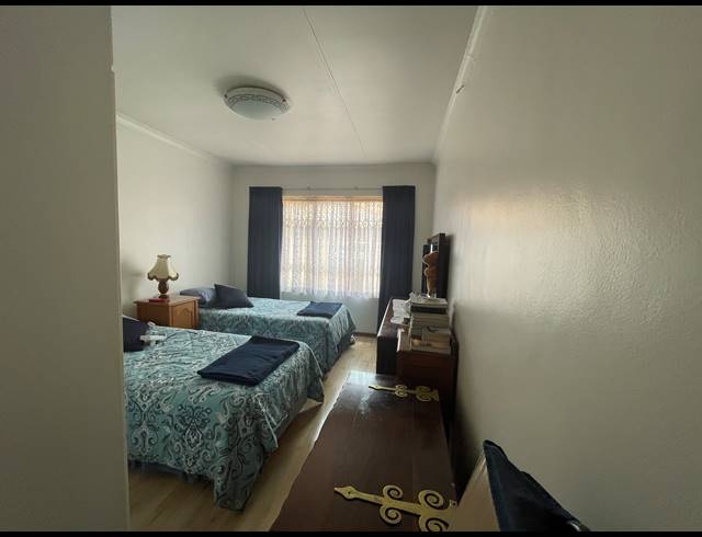 3 BEDROOM HOUSE FOR SALE IN PARKHILL GARDENS